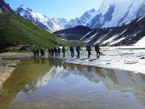 Expedition members on way to Broad Peak