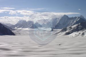 snow_lake_trek_in_karakorum_mountains